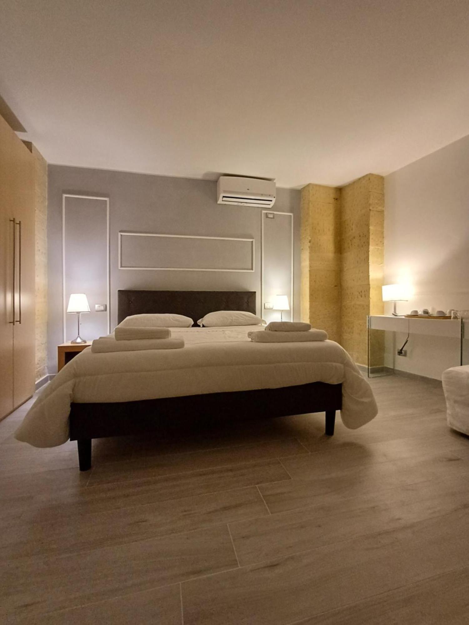 Bed & Breakfast Idomeneo 63 Lecce Bagian luar foto