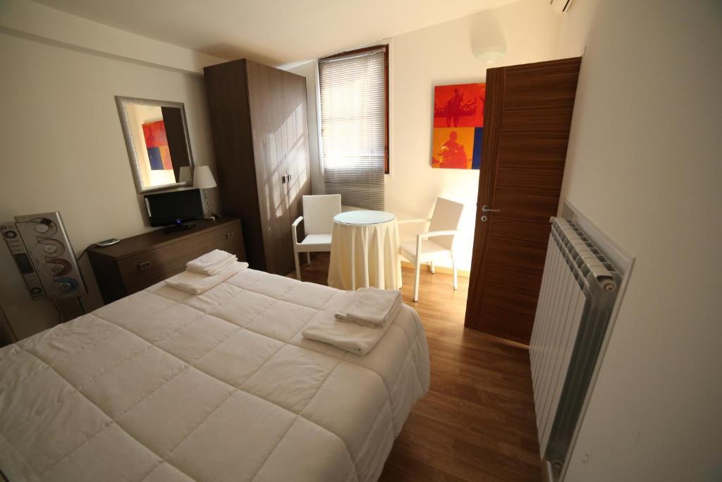 Bed & Breakfast Idomeneo 63 Lecce Bagian luar foto
